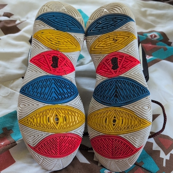 Nike Kids Black and Red Sneakers - Picture 4 of 6